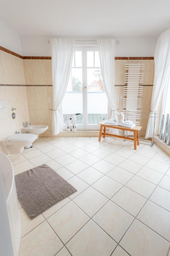 Villa Duene Mit Grosser Sonnenterrasse, Kamin, Wlan Und Tiefgarage Fuer 2-4 Personen Kuehlungsborn Exterior photo